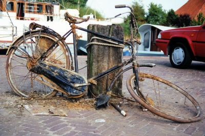 gefunden am alten HAfen in Stavoren / Friesland / Niederlande. Wurde kurz nachdem ich das Bild machte aufgefegt.